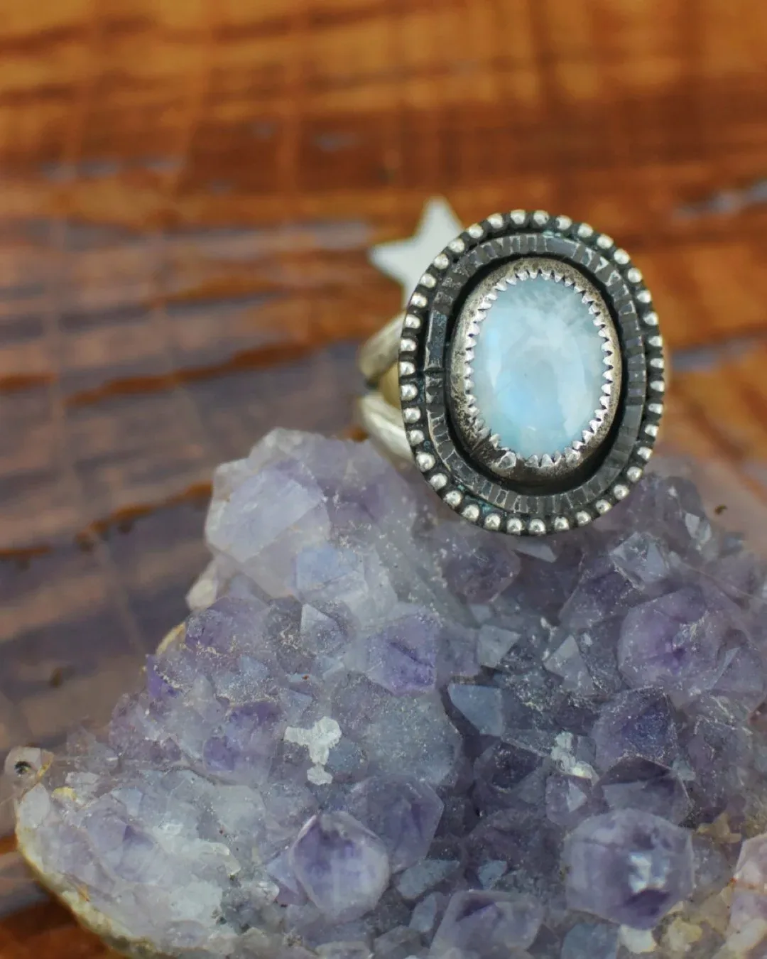 Chalcedony Coffin with Oak Leaf Boarder- size 6.25