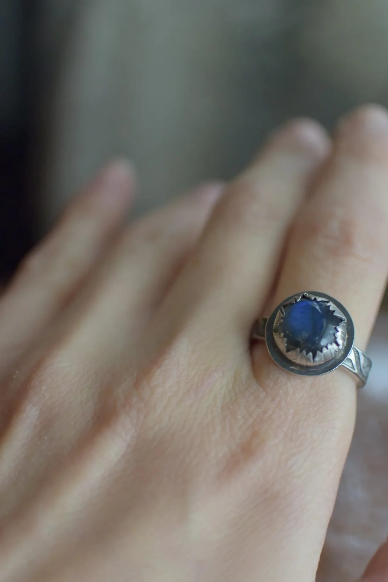 Mystic Blue Labradorite Filigree Ring - Sterling Silver Jewelry